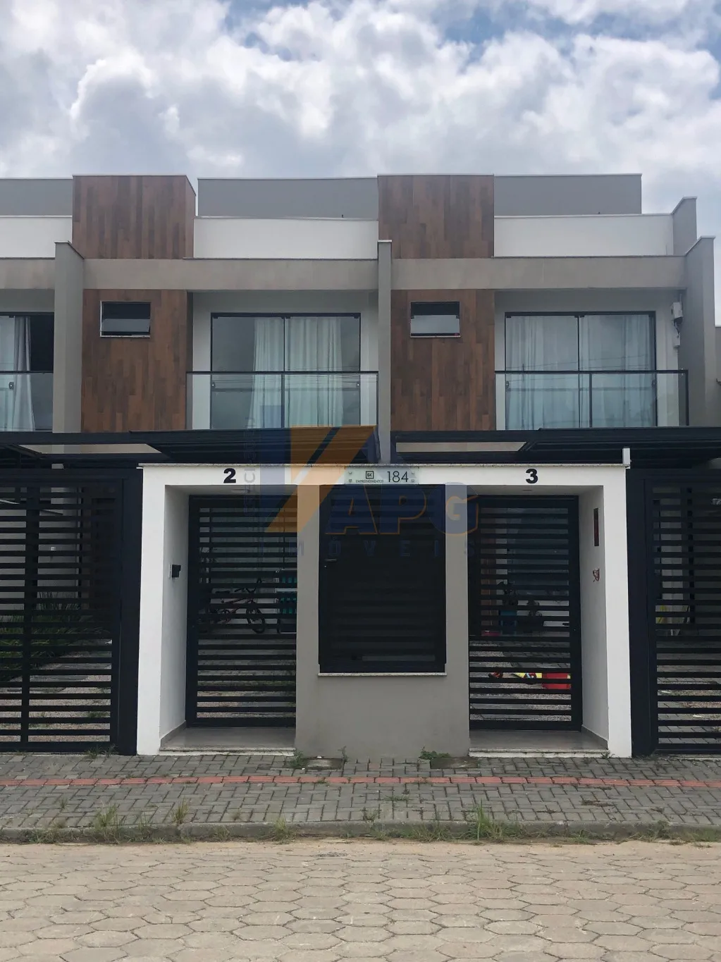 Sobrado 02 com dois dormitórios sendo uma suíte com closet. - foto 1