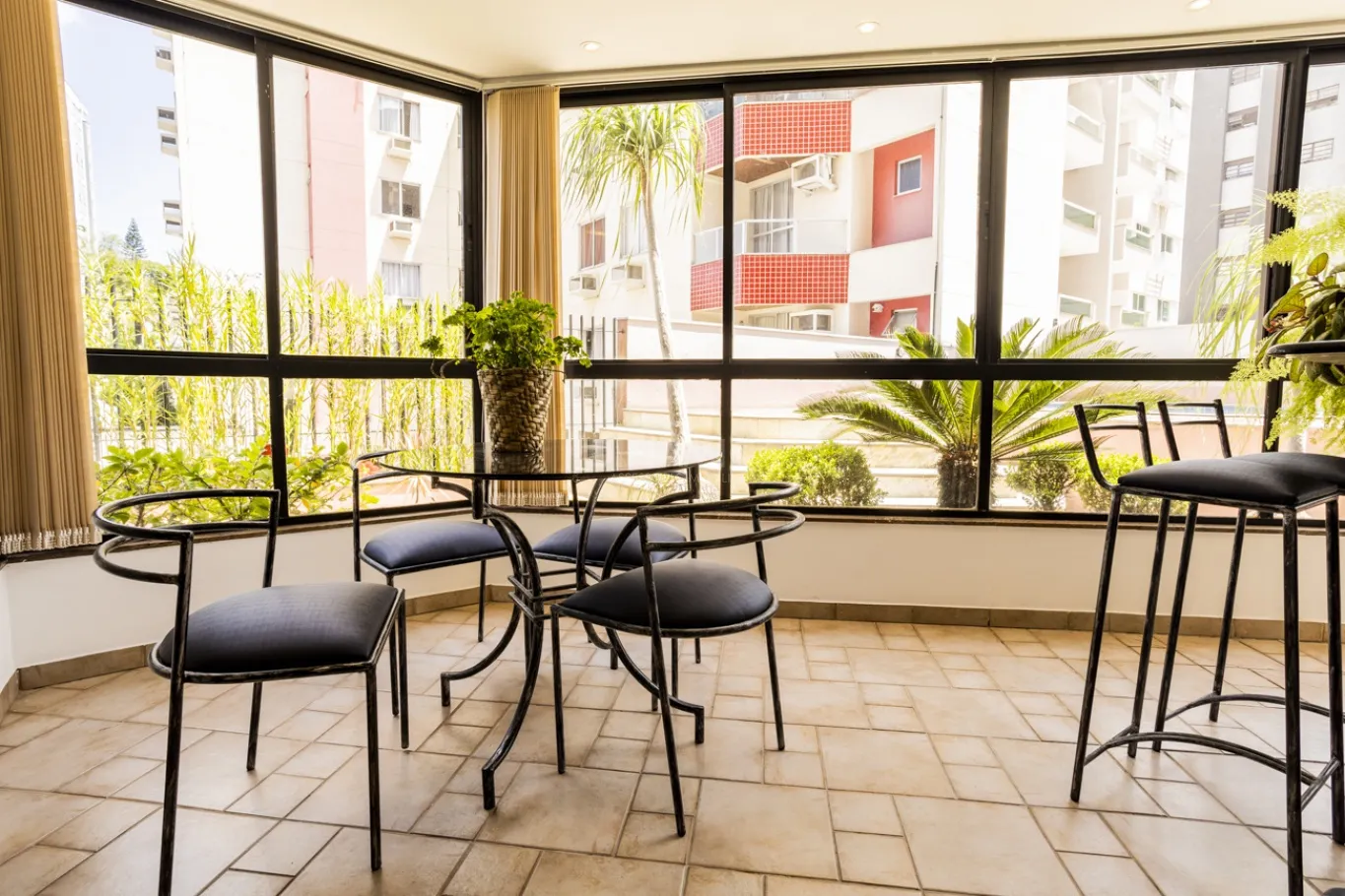Lindo apartamento Garden com 3 dormitórios mais dependência de empregada, semi mobiliado a venda no bairro Ponta Aguda em Blumenau-SC!! — foto 7