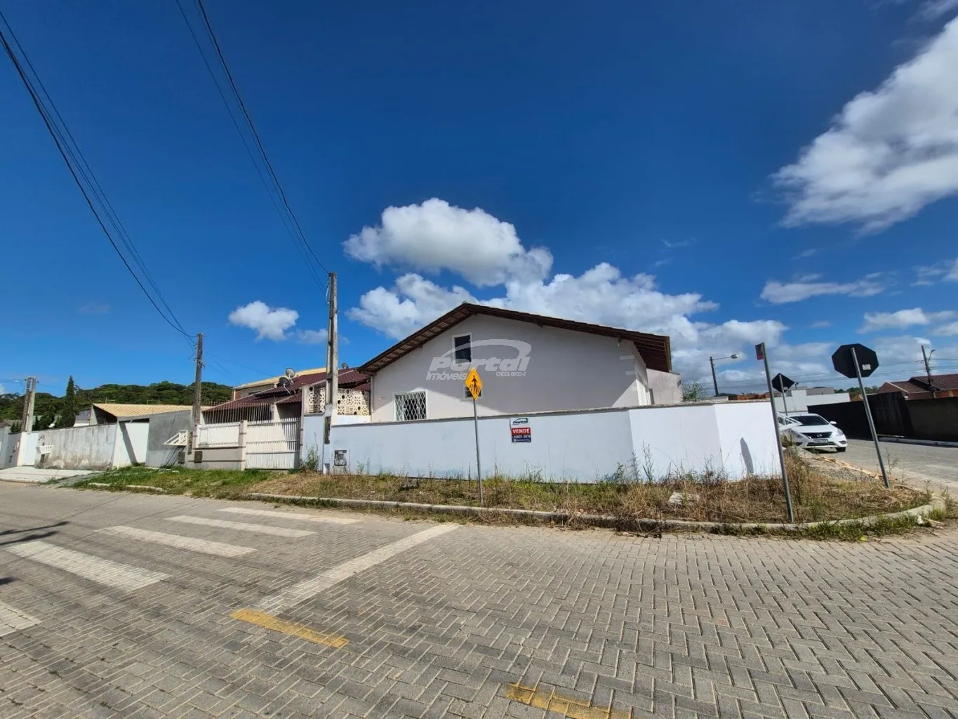 Casa de esquina com espaço e 2 dormitórios sendo 1 suíte no Itacolomi, em Balneário Piçarras, - foto 1