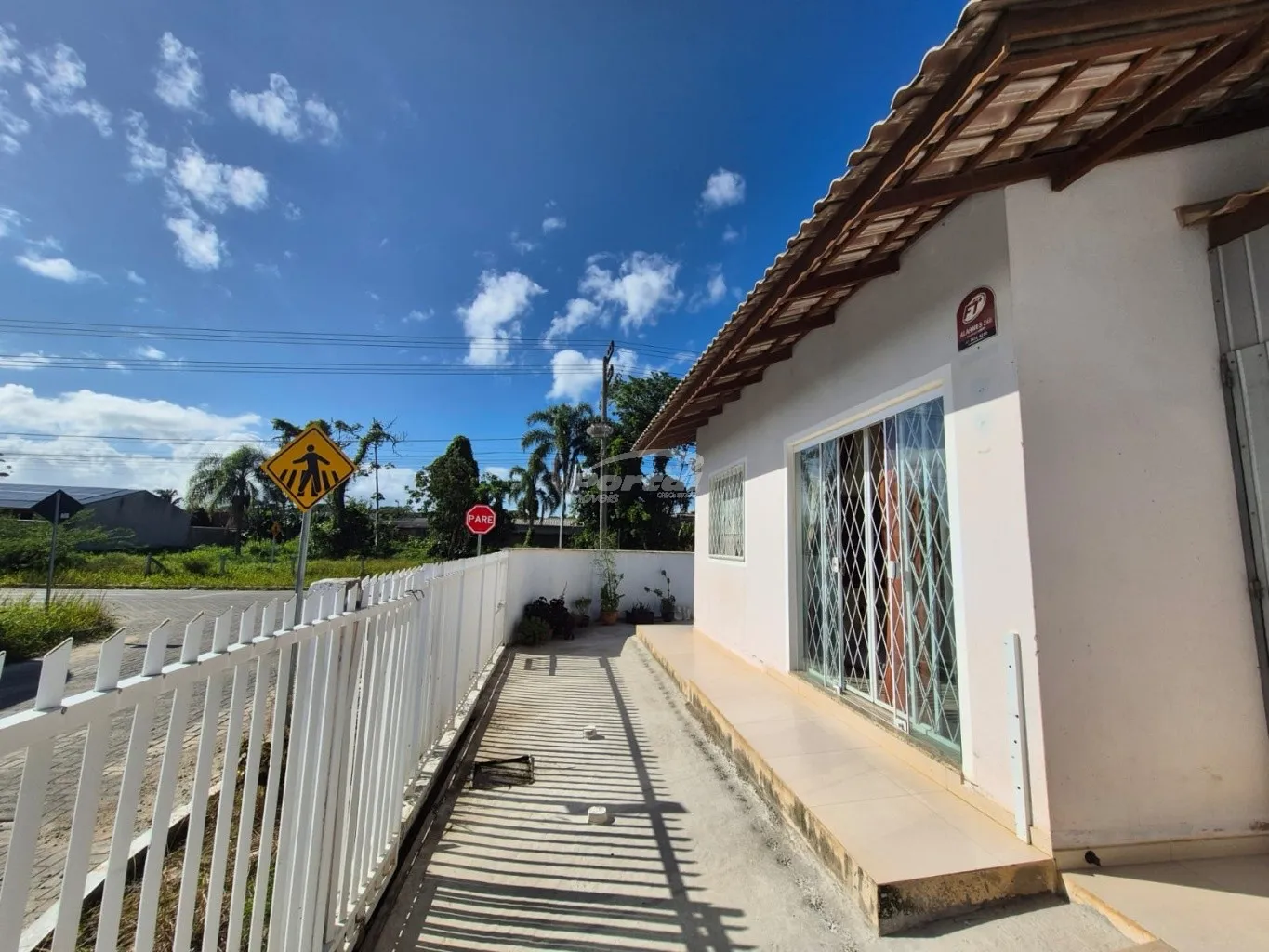 Casa de esquina com espaço e 2 dormitórios sendo 1 suíte no Itacolomi, em Balneário Piçarras, — foto 3