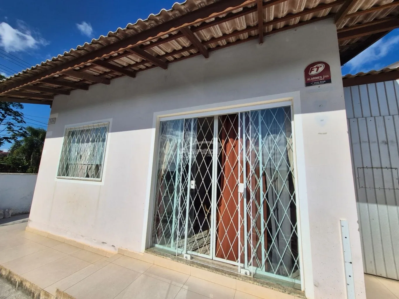 Casa de esquina com espaço e 2 dormitórios sendo 1 suíte no Itacolomi, em Balneário Piçarras, — foto 4