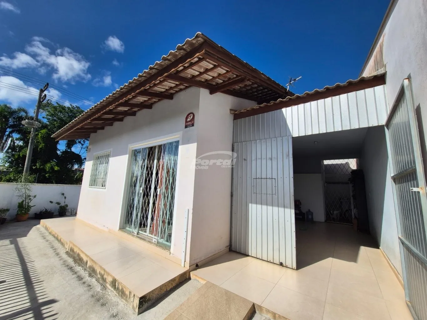 Casa de esquina com espaço e 2 dormitórios sendo 1 suíte no Itacolomi, em Balneário Piçarras, — foto 5