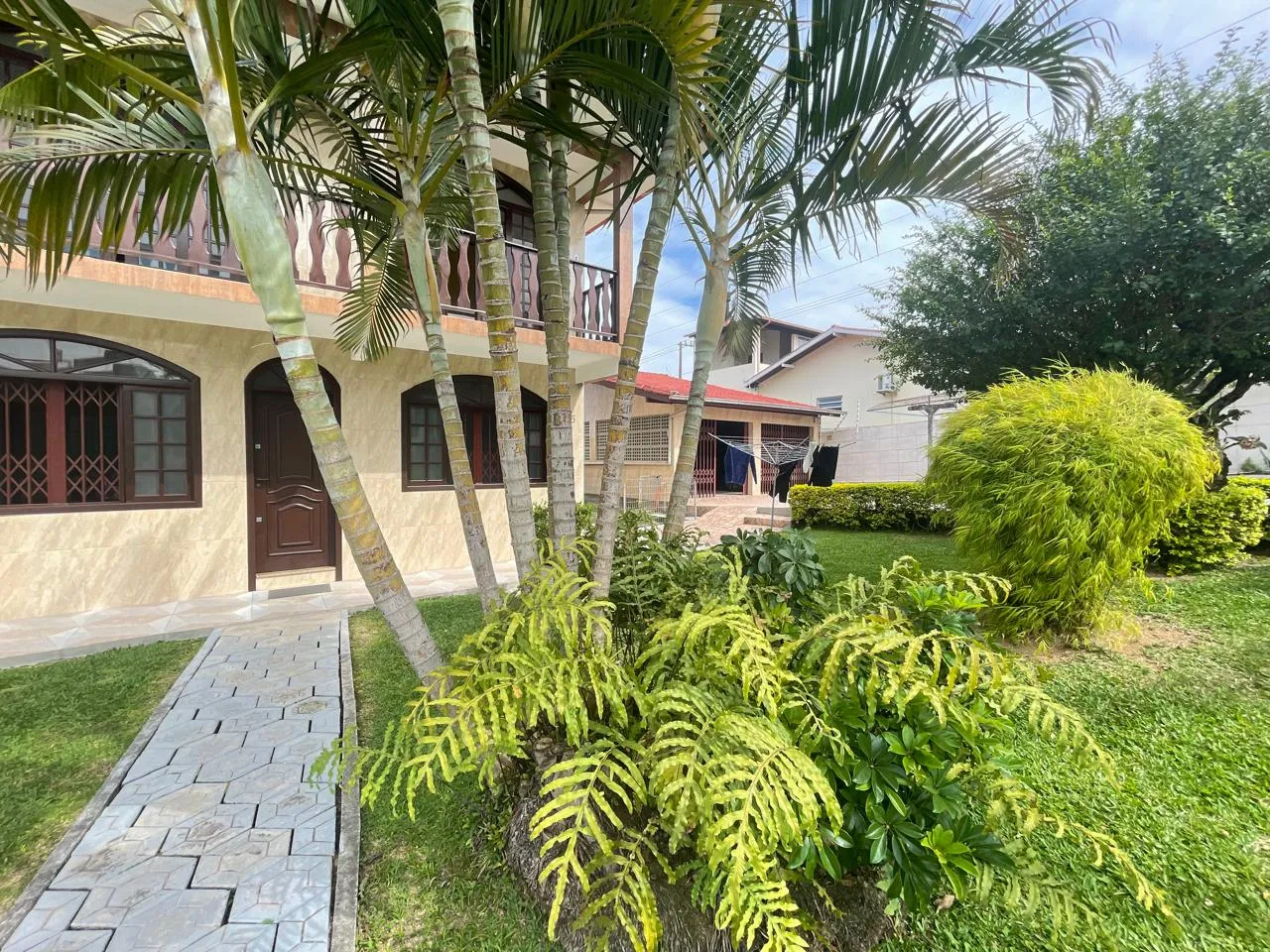 Casa à venda com 3 quartos, sendo 1 suíte, 2 vagas, 246m² na Rua Pedro Alves no Bela Vista, São José