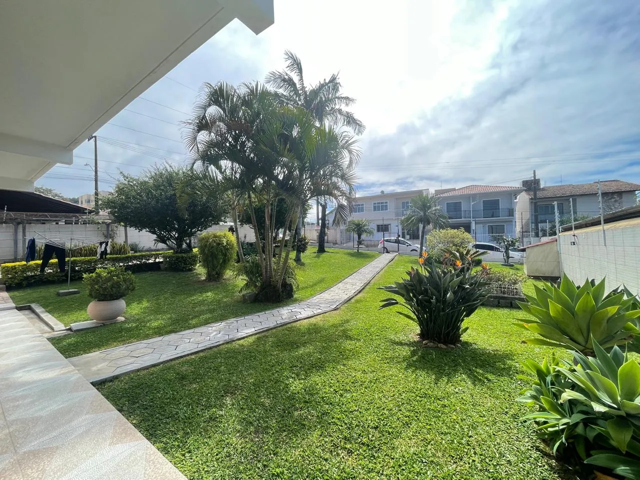 Casa à venda com 3 quartos, sendo 1 suíte, 2 vagas, 246m² na Rua Pedro Alves no Bela Vista, São José