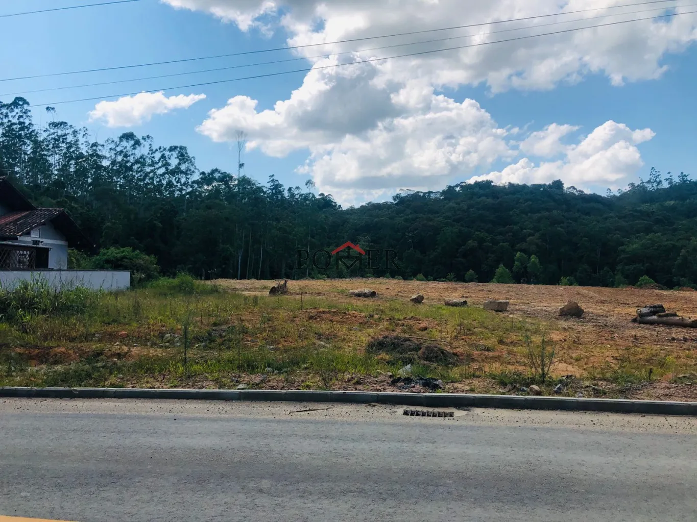 Excelente terreno na cidade de Pomerode no Bairro Testo Central, com 450,00m, de forma triangular, fazendo Frente em 37,53m, pelo lado Direito em 24,11m e pelo lado Esquerdo 46,64m. — foto 6