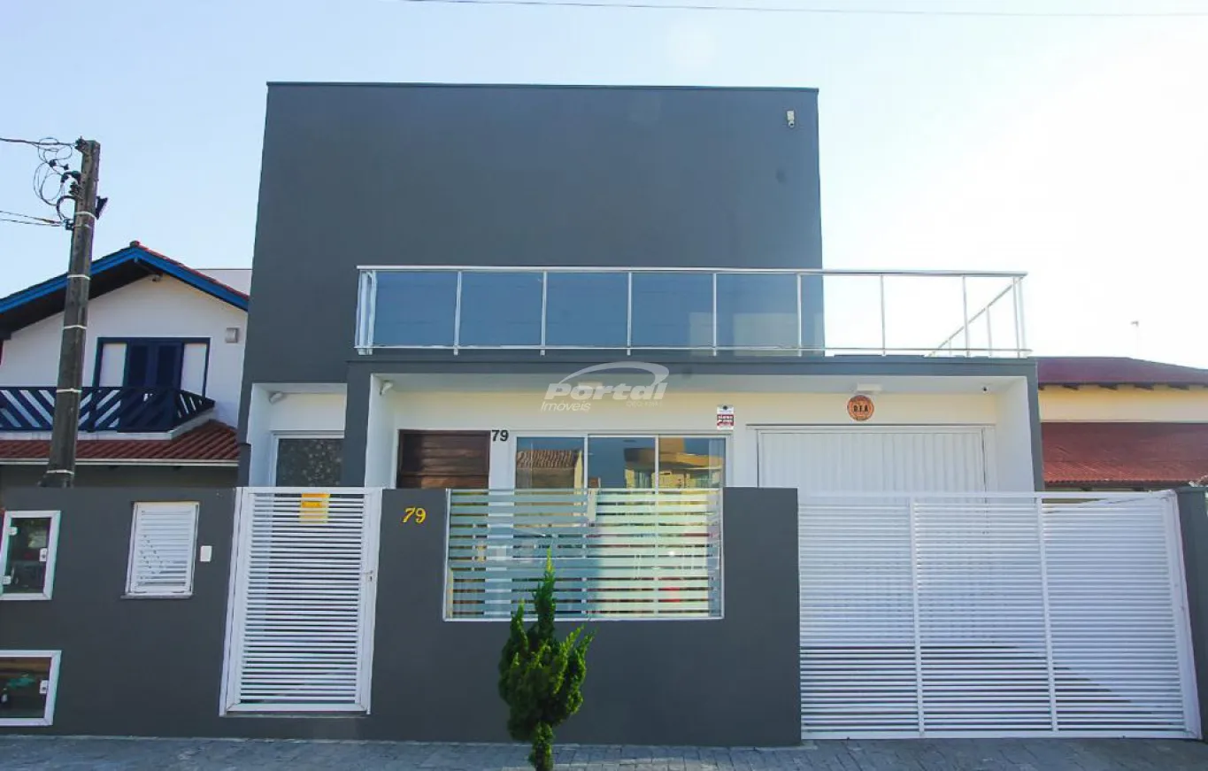 Excelente Sobrado Alto Padrão, localizada no bairro Tabuleiro, na cidade de Barra Velha. — foto 2