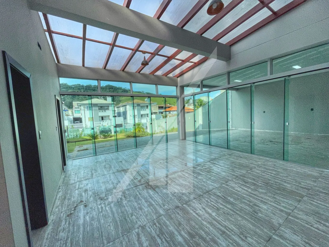 Veja esta maravilhosa residência em Gaspar, próxima ao charmoso clube Bela Vista! Venha conferir com um de nossos corretores! — foto 4