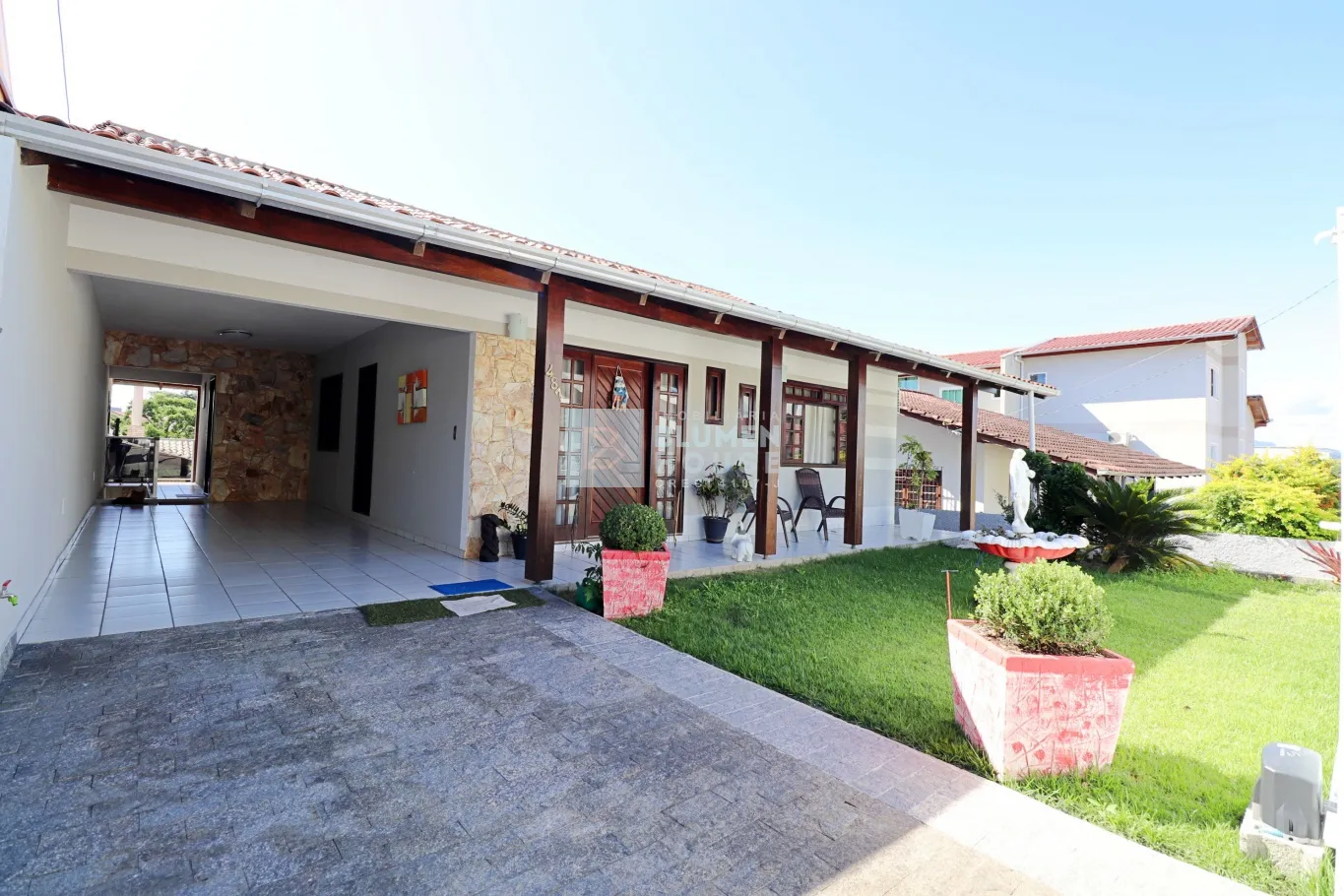 Casa com piscina e semi mobiliada no bairro Fortaleza! — foto 2