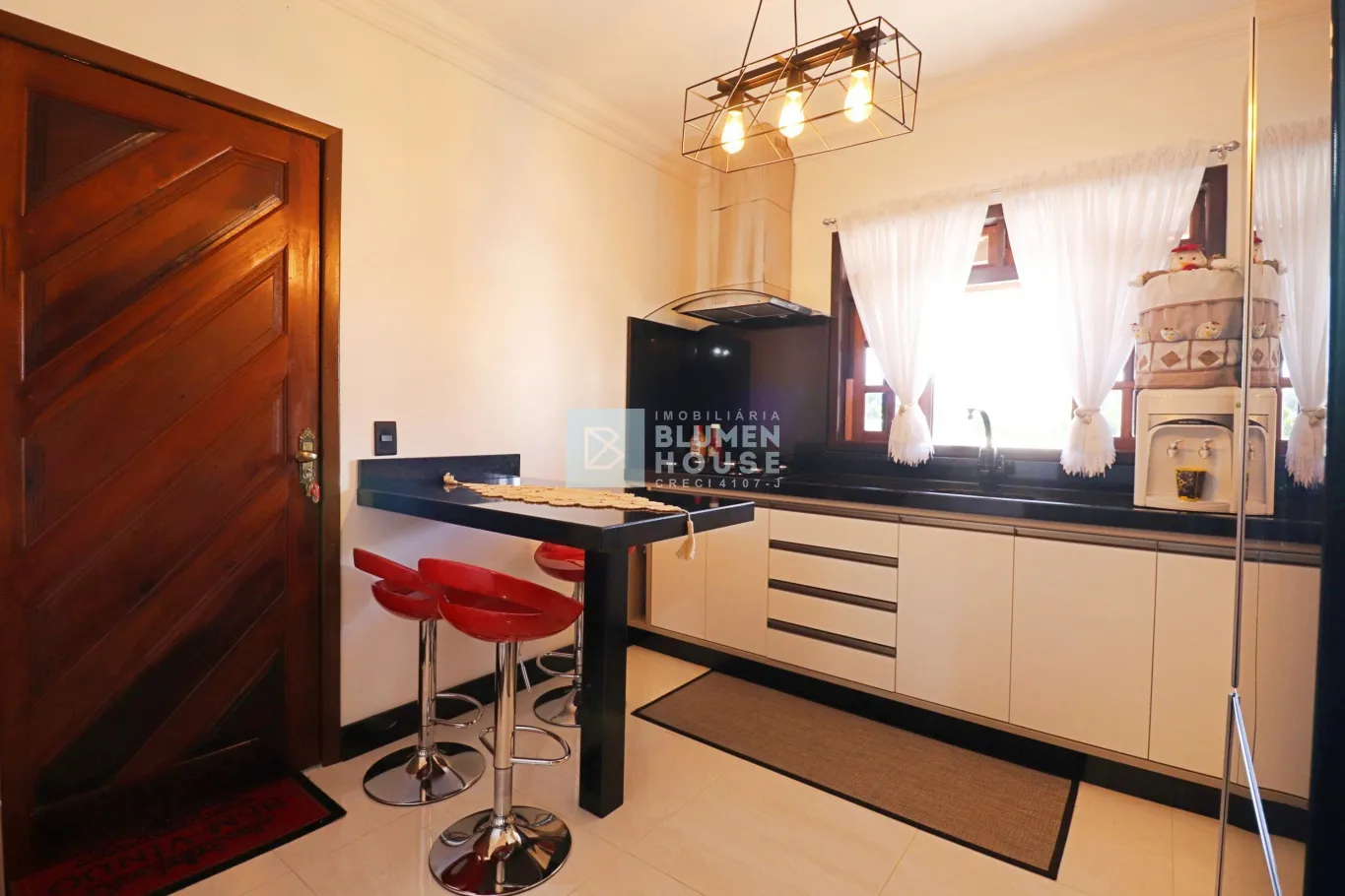Casa com piscina e semi mobiliada no bairro Fortaleza! — foto 6