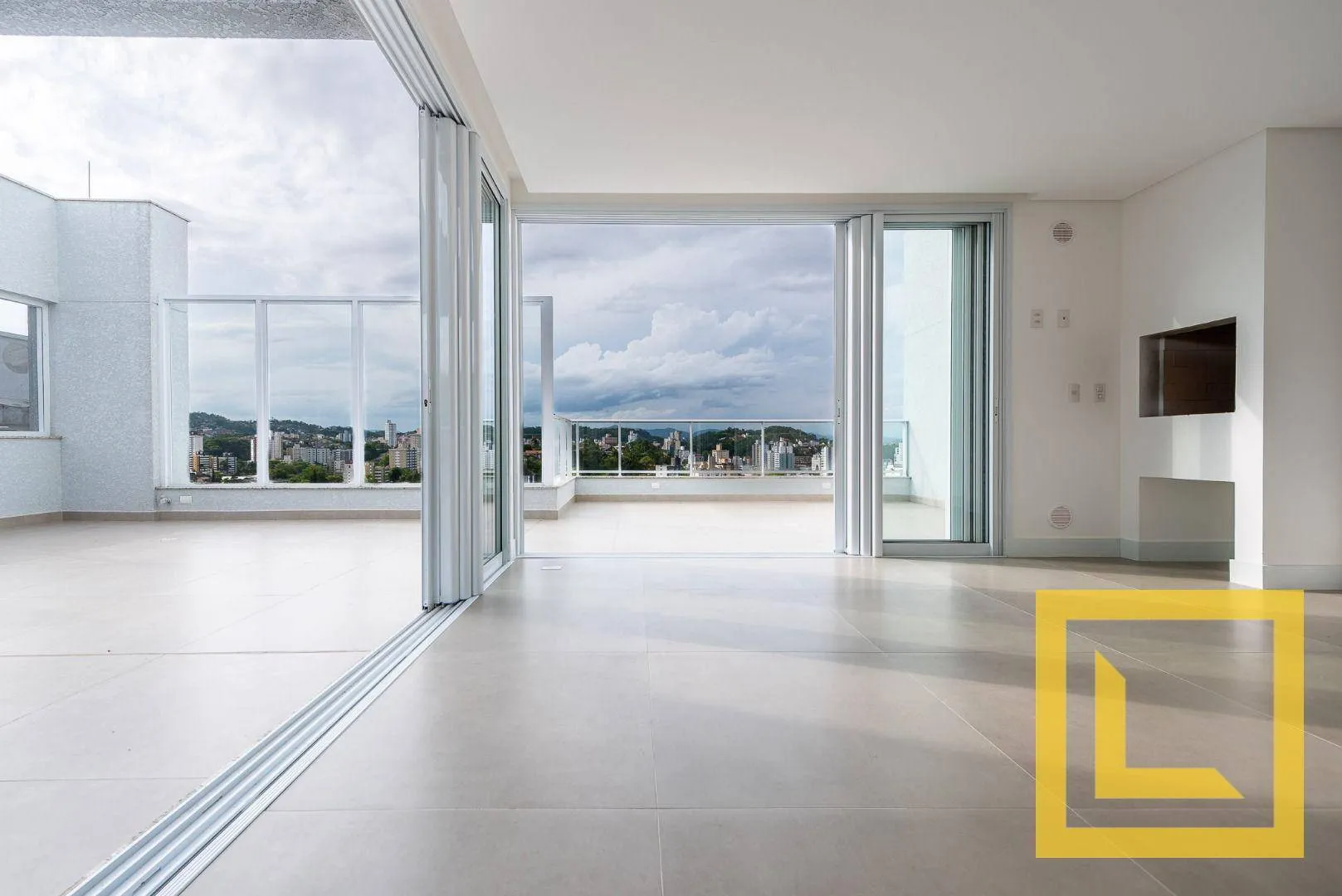 Cobertura Duplex com 3 Suítes à venda, 287m no Centro de Blumenau/SC - foto 1