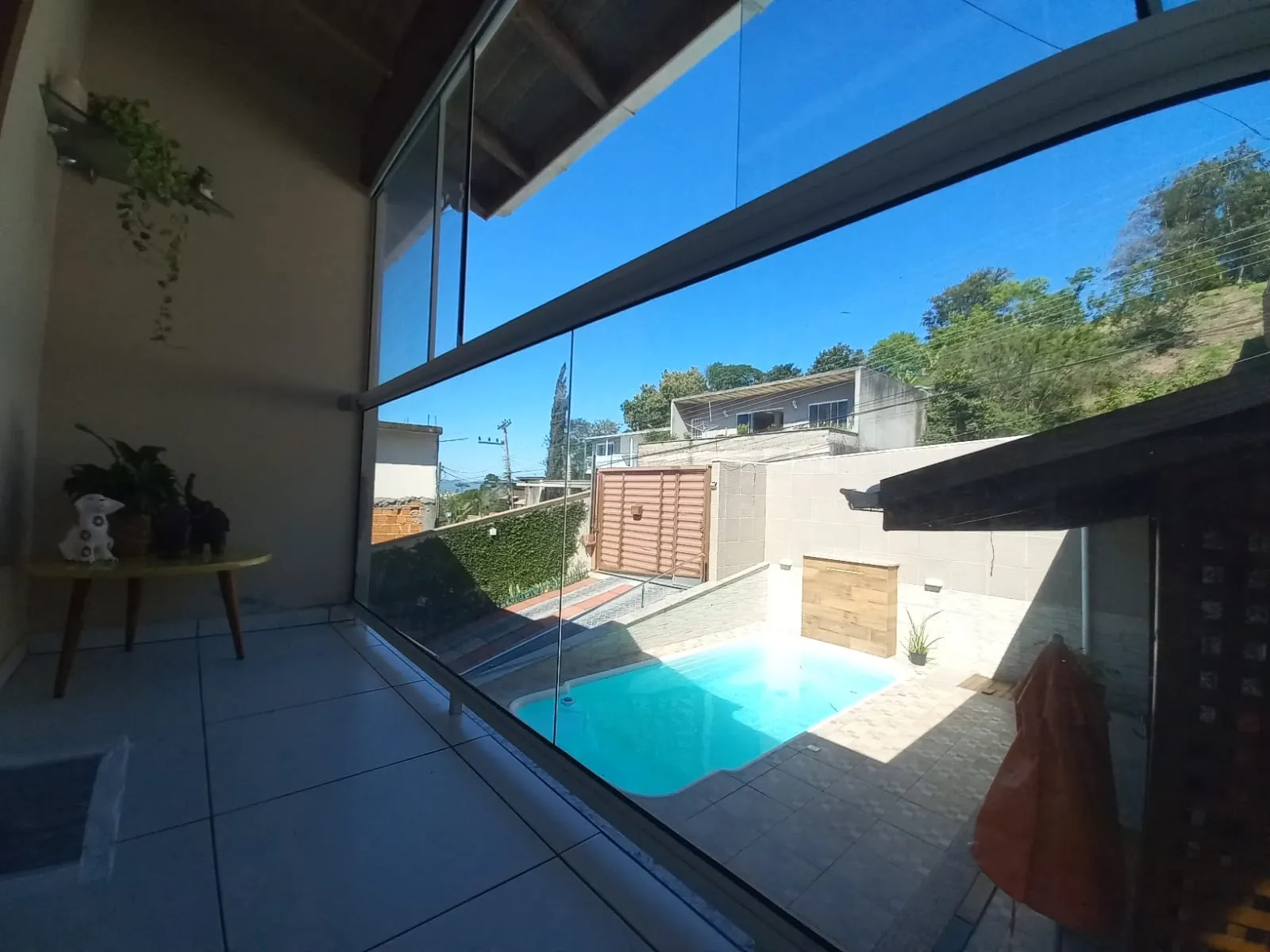Casa à venda com 4 quartos, sendo 1 suíte, 2 vagas, 220m² na Rua Guilherme Jacob Buch no Jardim Cidade de Florianópolis, São José