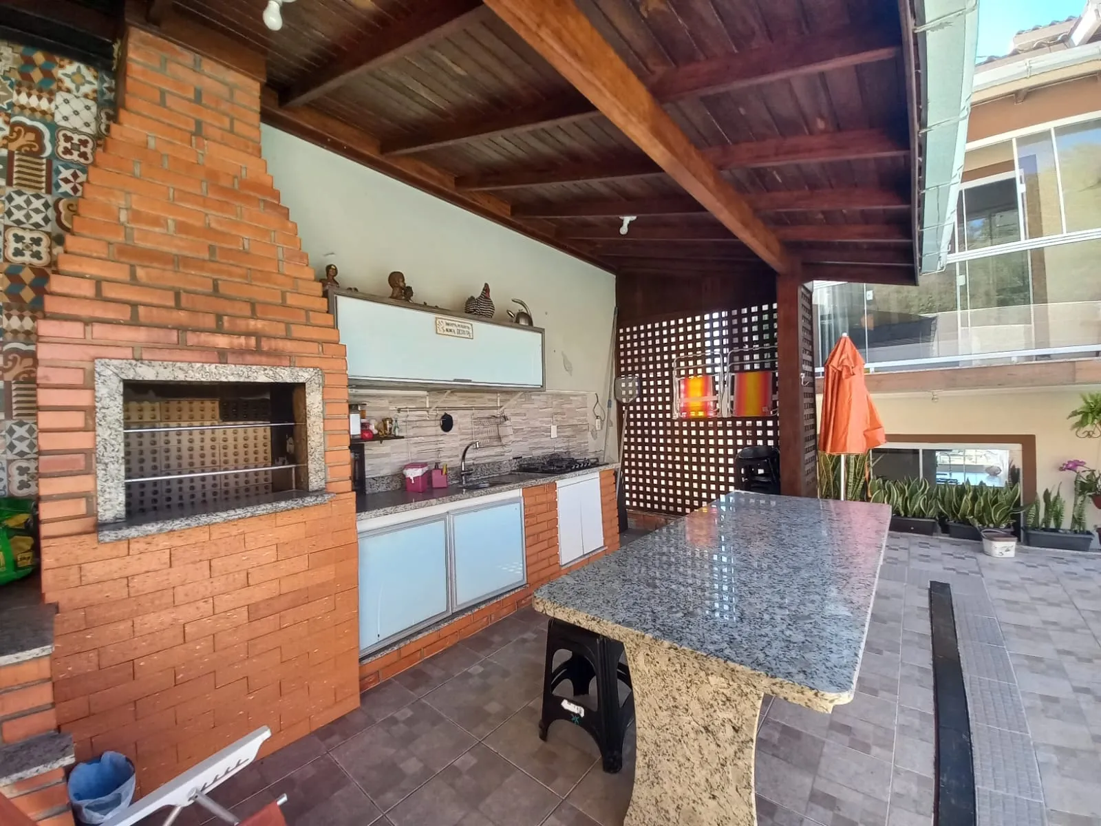 Casa à venda com 4 quartos, sendo 1 suíte, 2 vagas, 220m² na Rua Guilherme Jacob Buch no Jardim Cidade de Florianópolis, São José