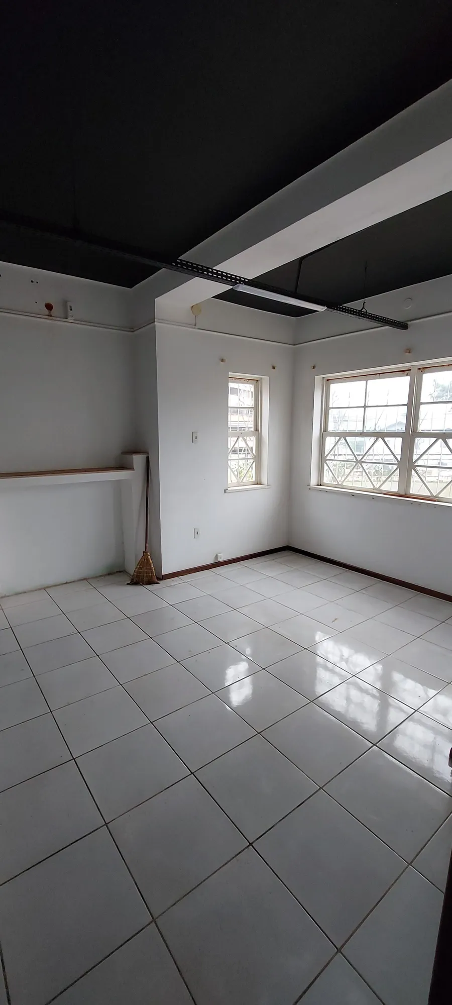 CASA COMERCIAL PRÓXIMO VILA GERMÂNICA — foto 7