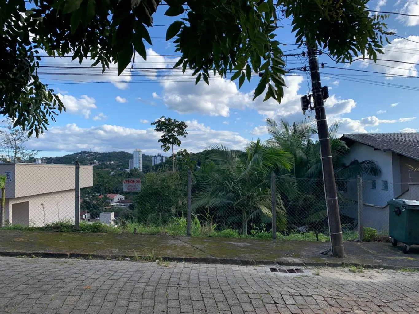 Terreno em excelente localização, loteamento de alto padrão e excelente vizinhança próximo ao centro de Blumenau - foto 1