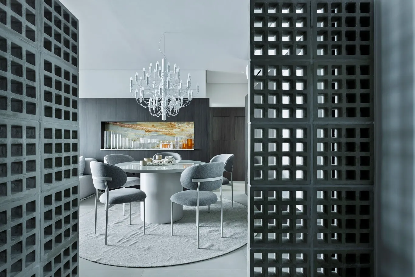 Apartamento alto padrão todo mobiliado em Itapema com 3 suítes - foto 1