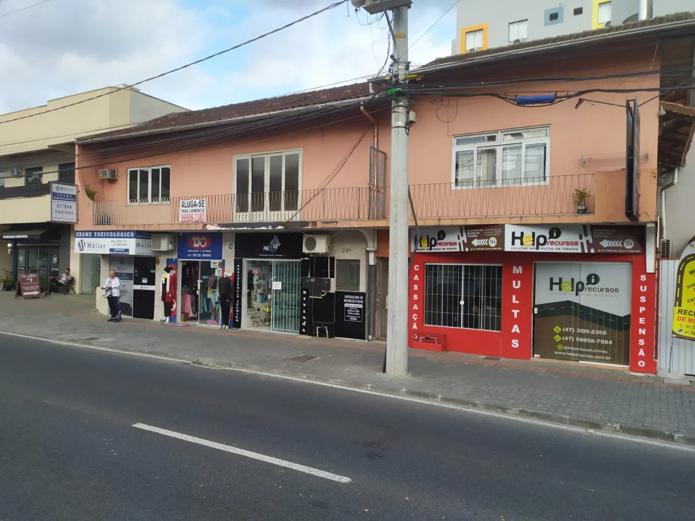 Prédio comercial localizado em corredor de serviço em Blumenau - foto 1