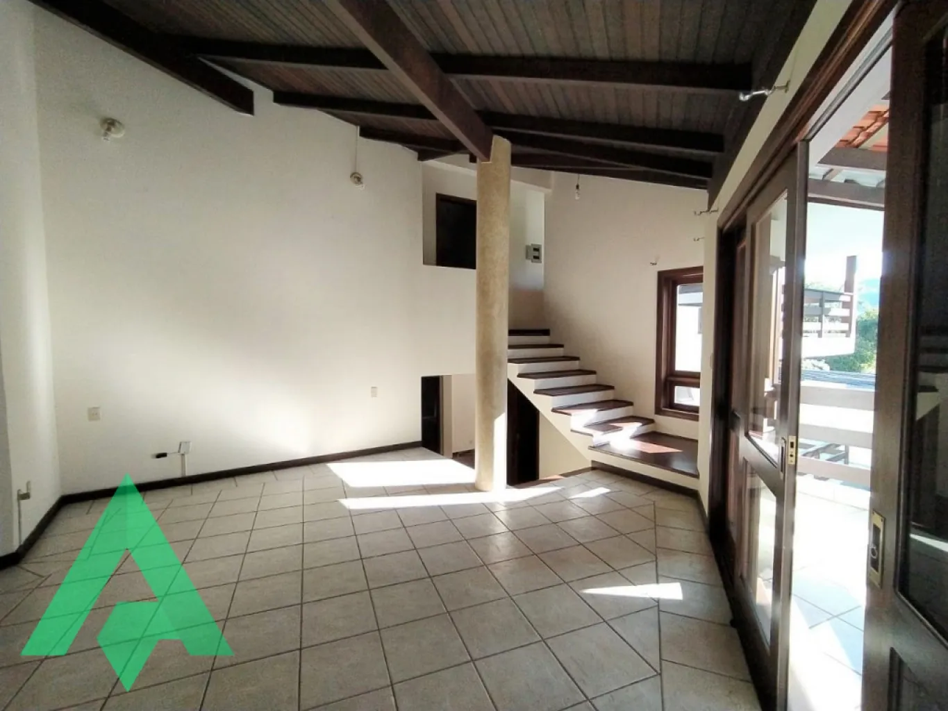 Casa de 4 dormitórios à venda por R$ 1.800,000,00 - Bairro Garcia - Blumenau/SC — foto 5