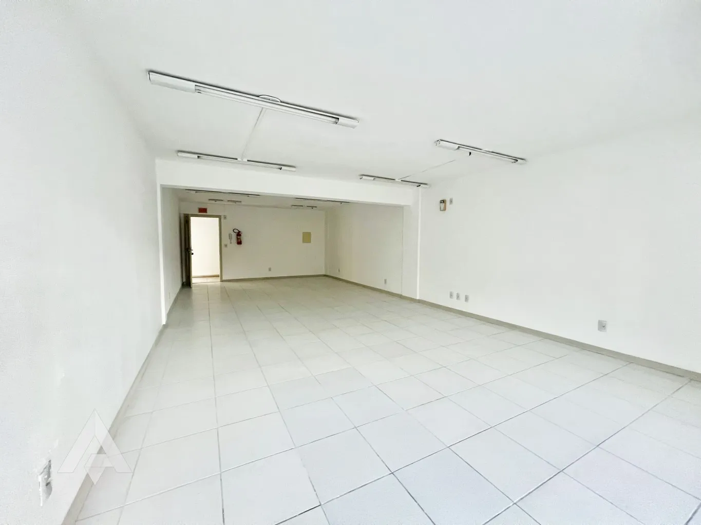 Sala Comercial com 61,92 m para locação, por R$1.300,00 - Bairro Ponta Aguda - Blumenau/SC — foto 4