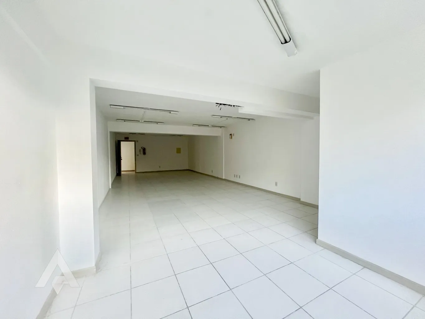 Sala Comercial com 61,92 m para locação, por R$1.300,00 - Bairro Ponta Aguda - Blumenau/SC — foto 5