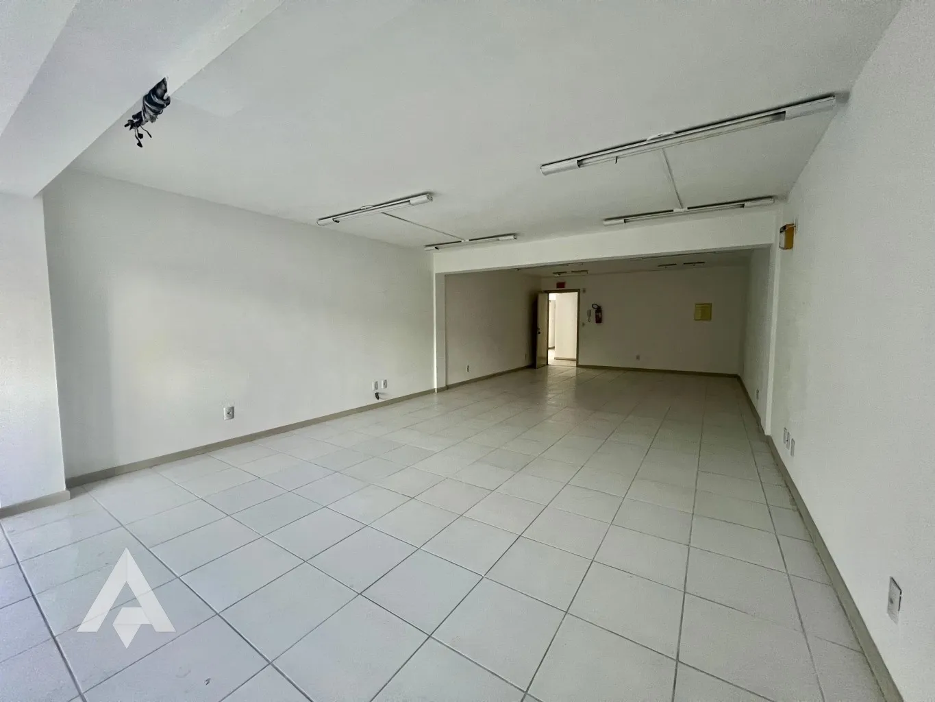 Sala Comercial com 61,92 m para locação, por R$1.300,00 - Bairro Ponta Aguda - Blumenau/SC — foto 6