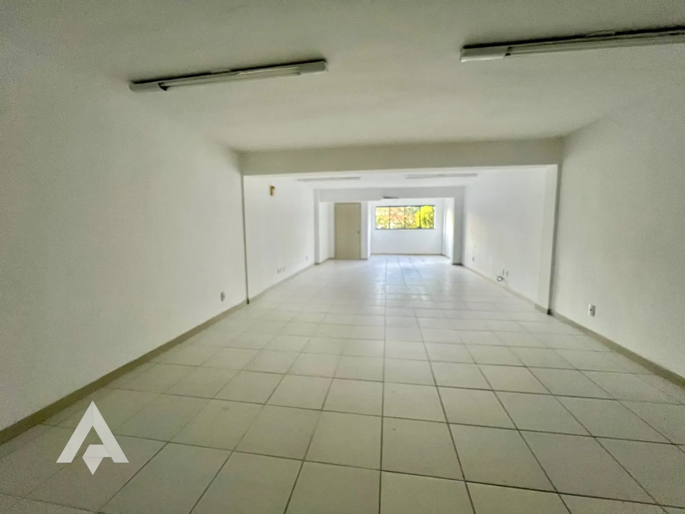 Sala Comercial com 61,92 m para locação, por R$1.300,00 - Bairro Ponta Aguda - Blumenau/SC — foto 7