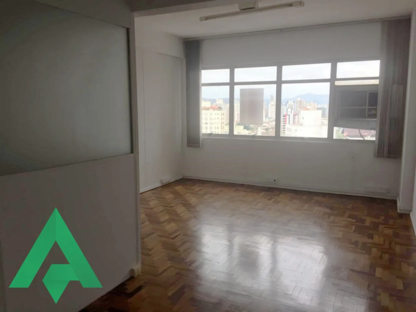 Sala comercial com 40m para locação por R$ 1.400,00 - Bairro Centro - Blumenau/SC — foto 4