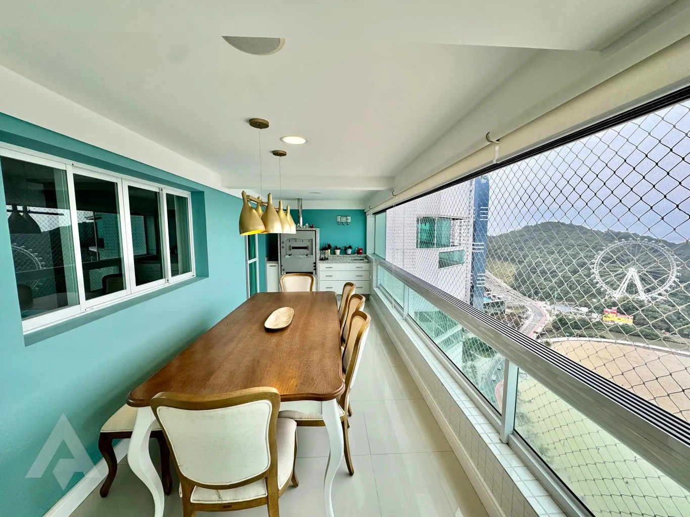 Belíssimo apartamento mobiliado, no Centro de Balneário Camboriú! — foto 2