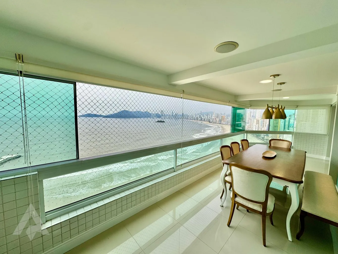 Belíssimo apartamento mobiliado, no Centro de Balneário Camboriú! — foto 3