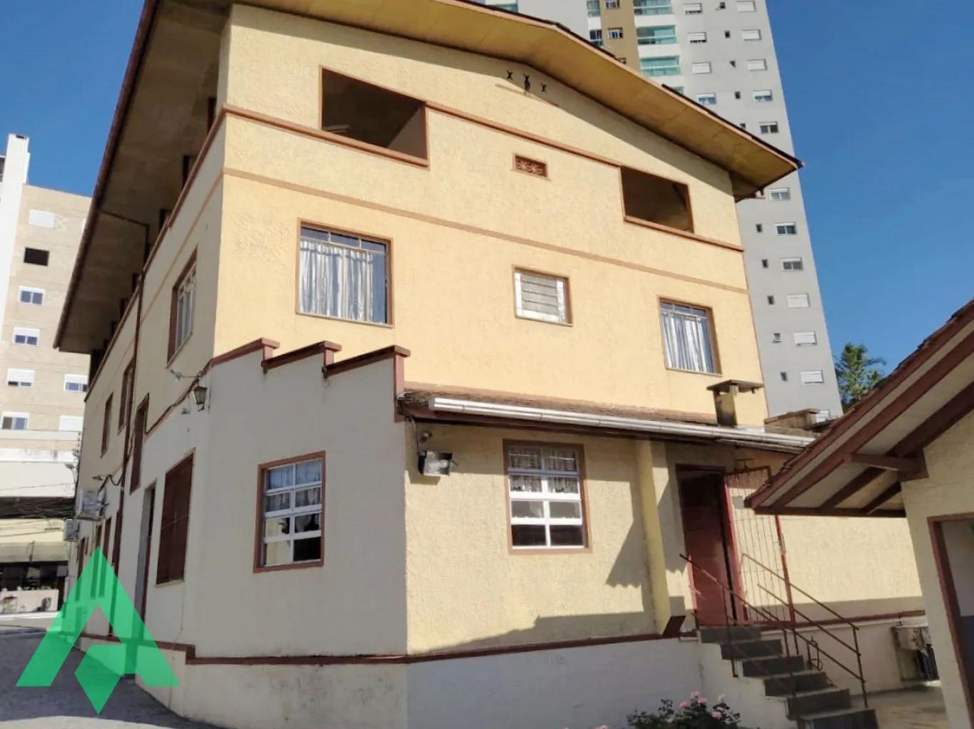 Imóvel residencial/comercial, com 3 pavimentos no Bairro da Velha!! - foto 1