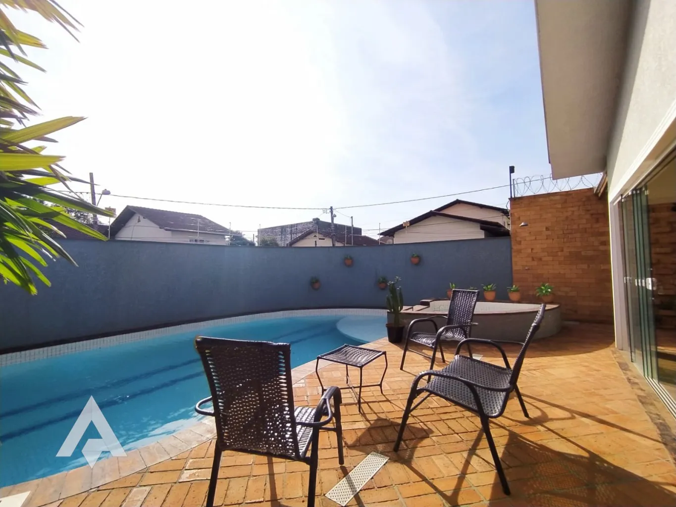 Casa 100% mobiliada, com 5 quartos, área de festas, suíte máster e 8 vagas, no bairro Itoupava Norte. — foto 4