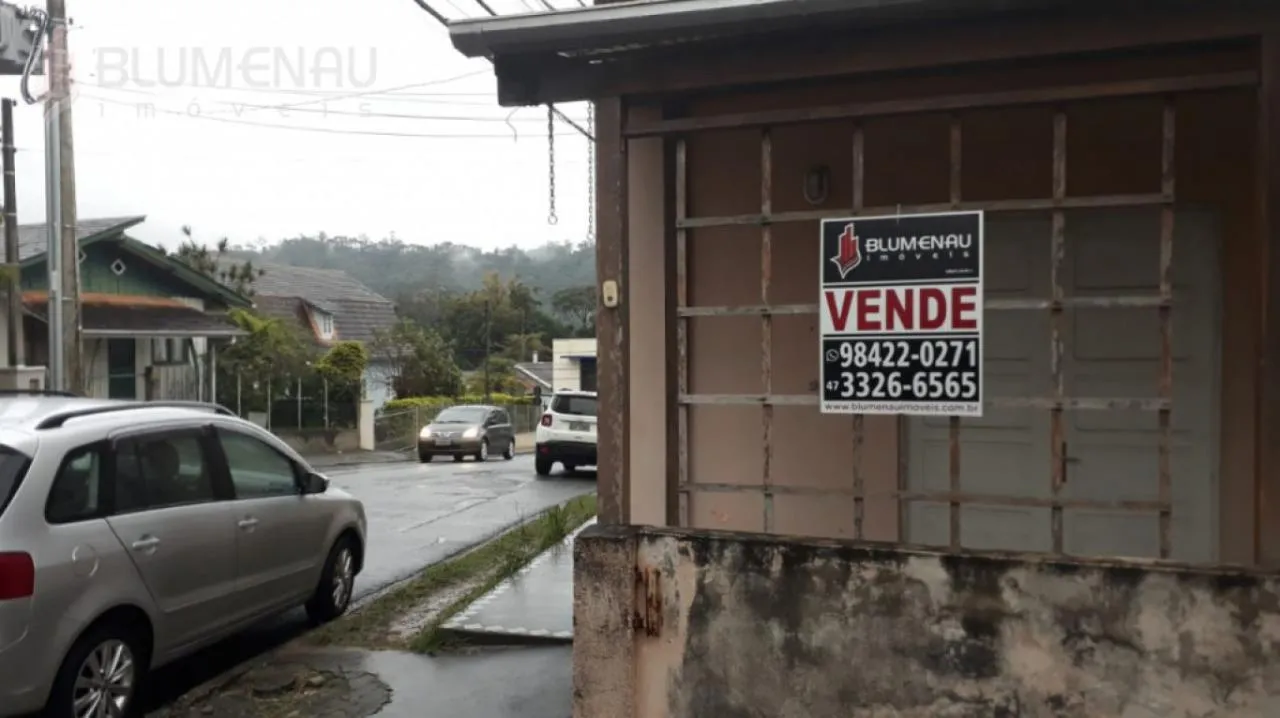 Casa nas imediações da Humberto de Campos . Excelente corredor de serviço. — foto 2