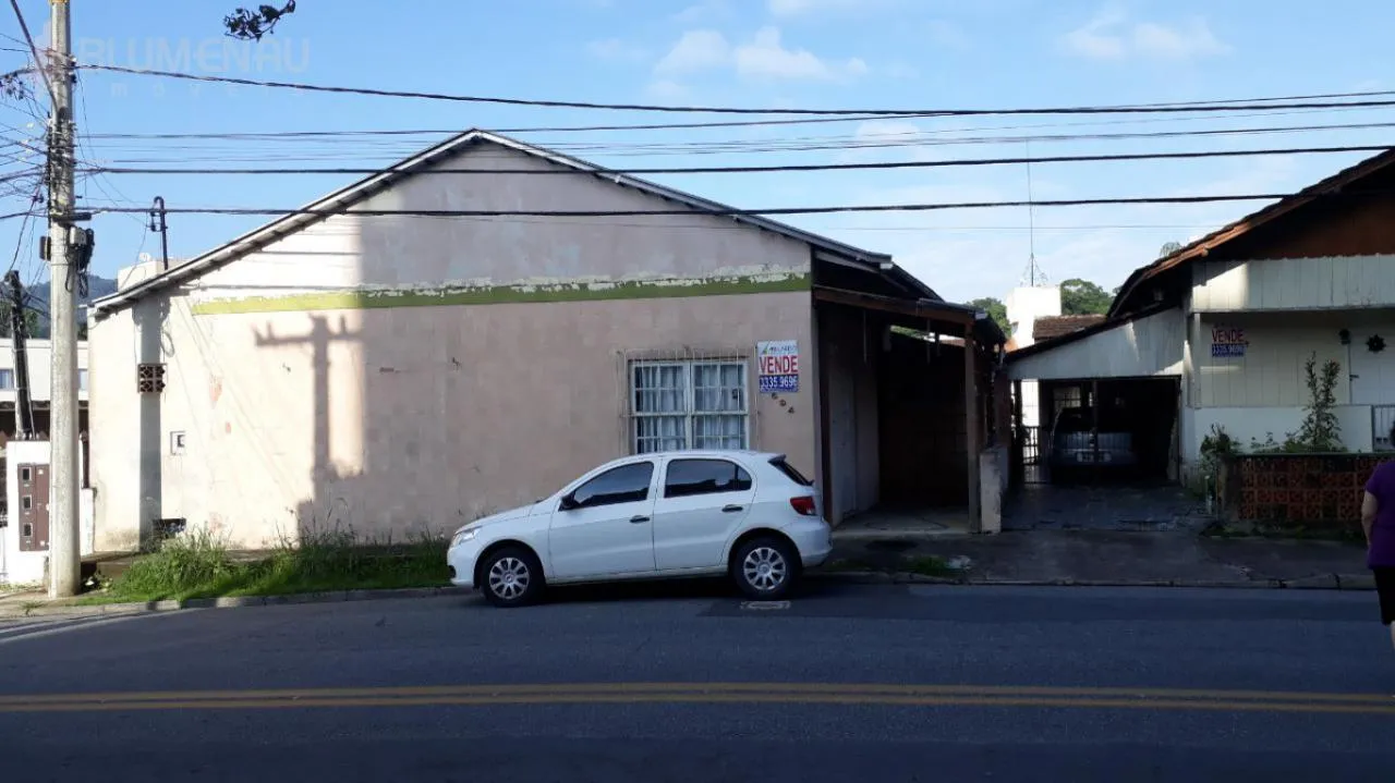 Casa nas imediações da Humberto de Campos . Excelente corredor de serviço. — foto 5