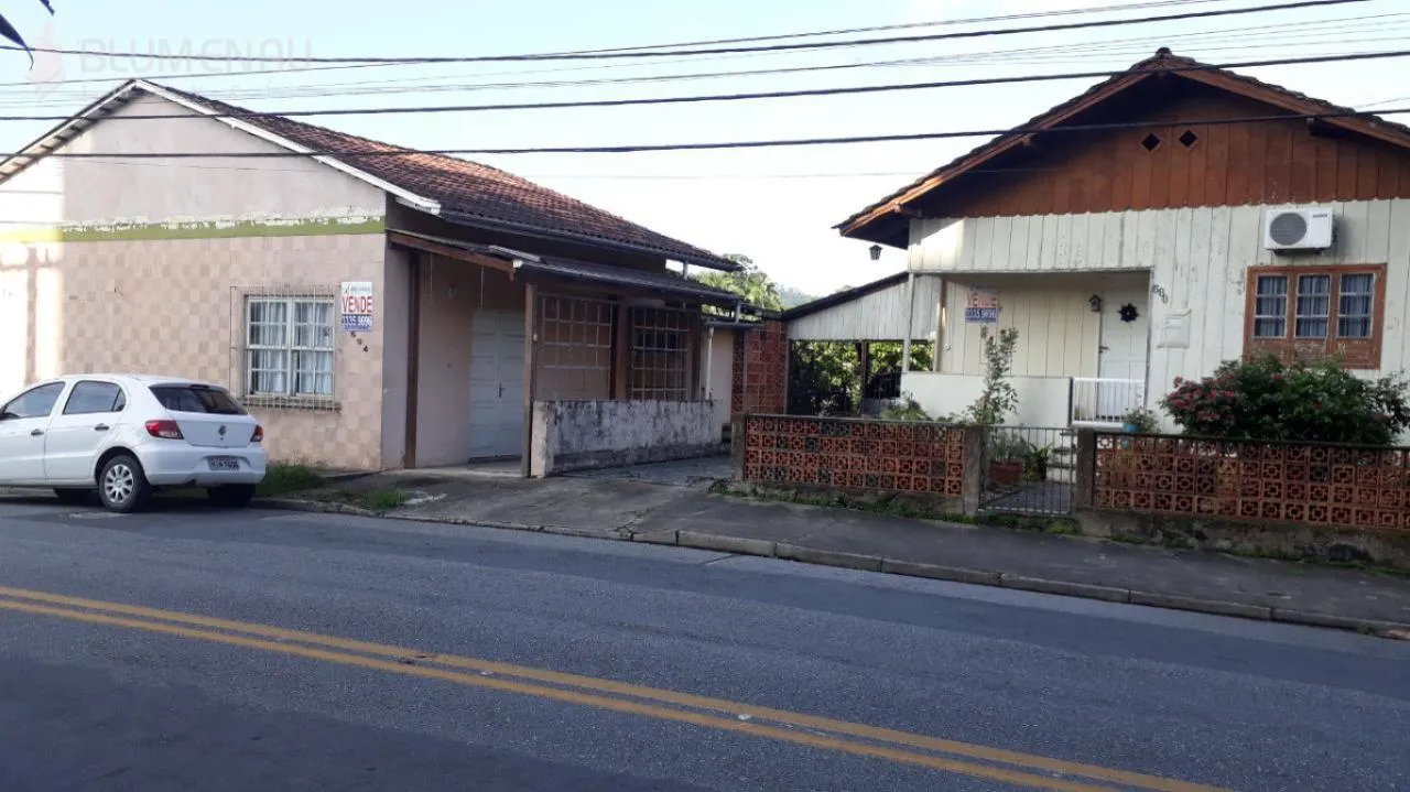Casa nas imediações da Humberto de Campos . Excelente corredor de serviço. — foto 6