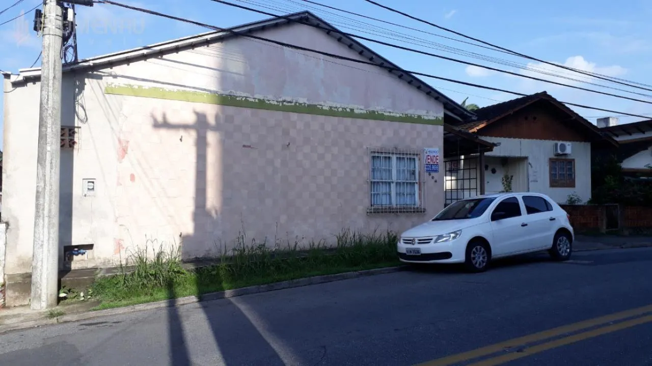 Casa nas imediações da Humberto de Campos . Excelente corredor de serviço. — foto 7