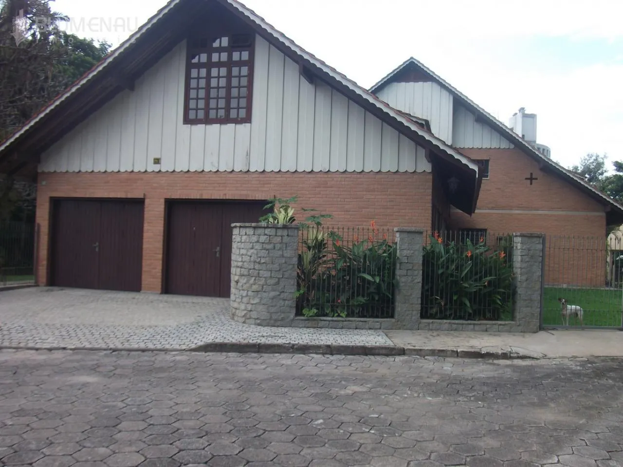 Excelente Residência, ampla e muito confortável, no inicio do Garcia. — foto 2