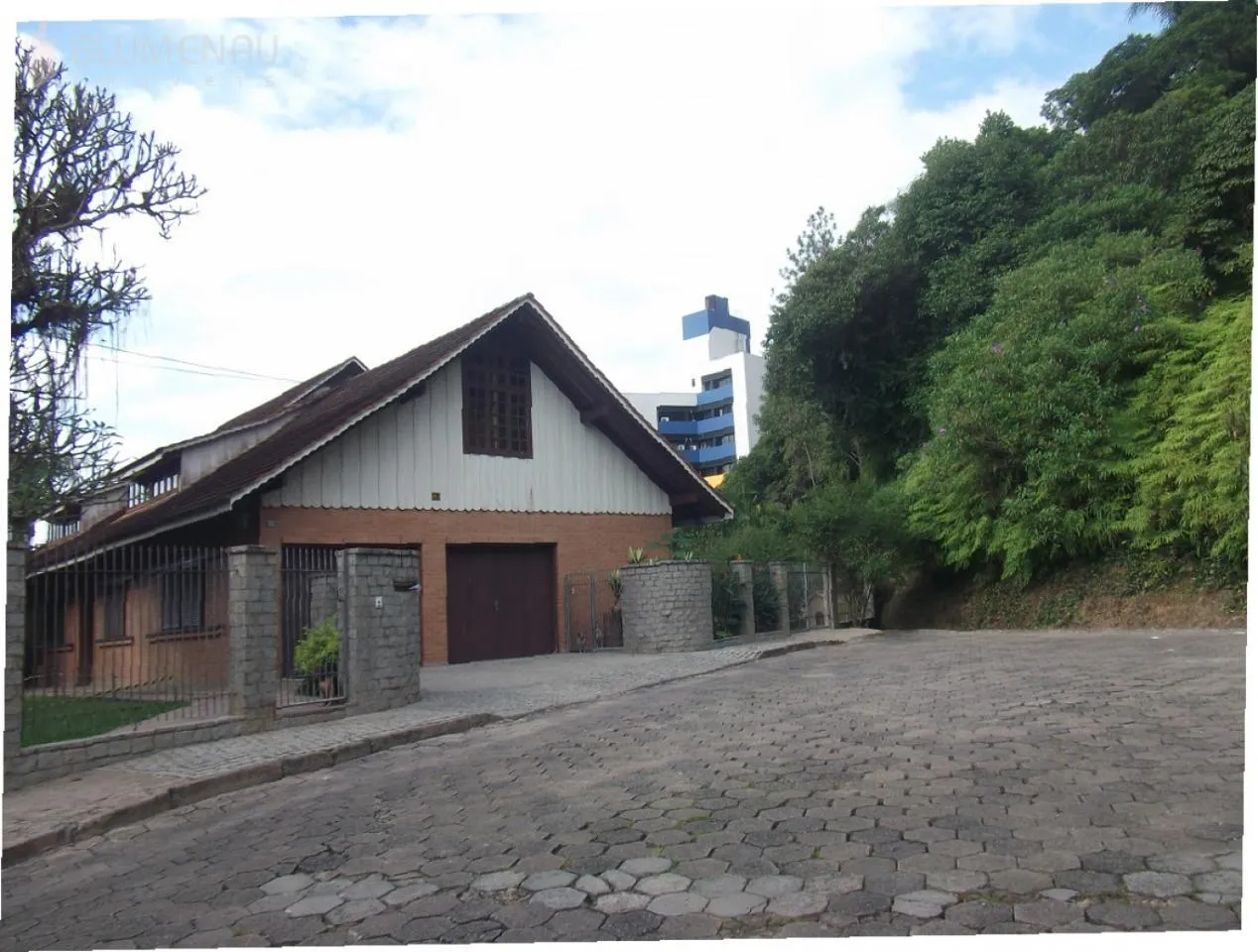 Excelente Residência, ampla e muito confortável, no inicio do Garcia. — foto 3