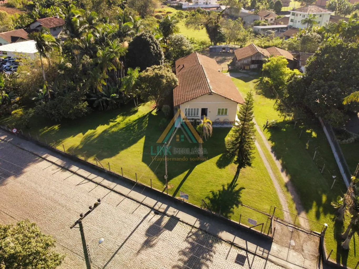 Imóvel Comercial com 3.926,27m, fazendo Frente em 57,50m. - foto 1