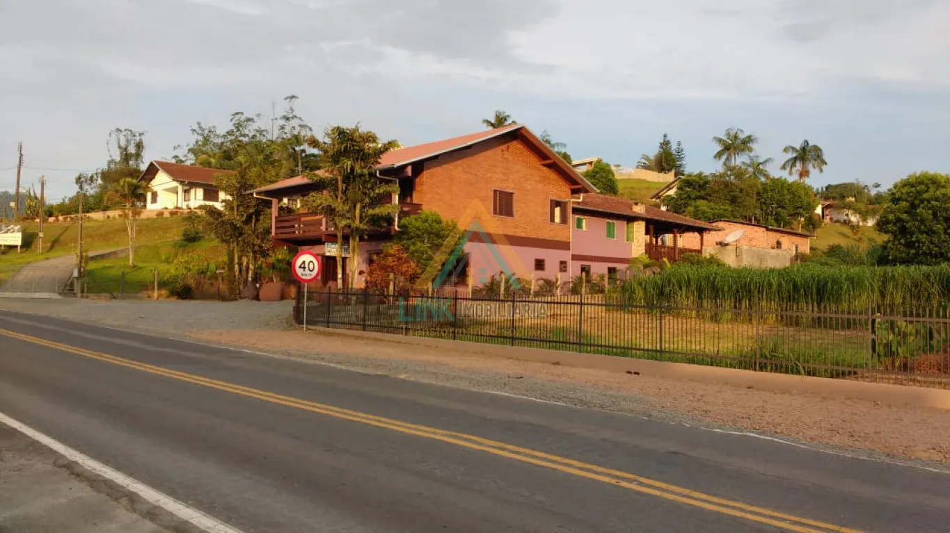 Excelente Imóvel Comercial e Residencial na Cidade de Pomerode com 450m de Área Construída. — foto 2
