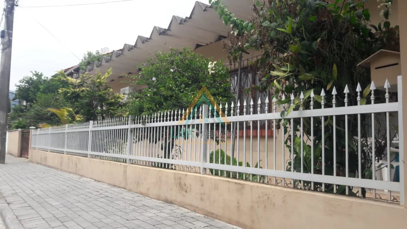 Casa de Alvenaria com 192,86m no Centro de Pomerode, Edificada num Terreno de 516,00m. — foto 5