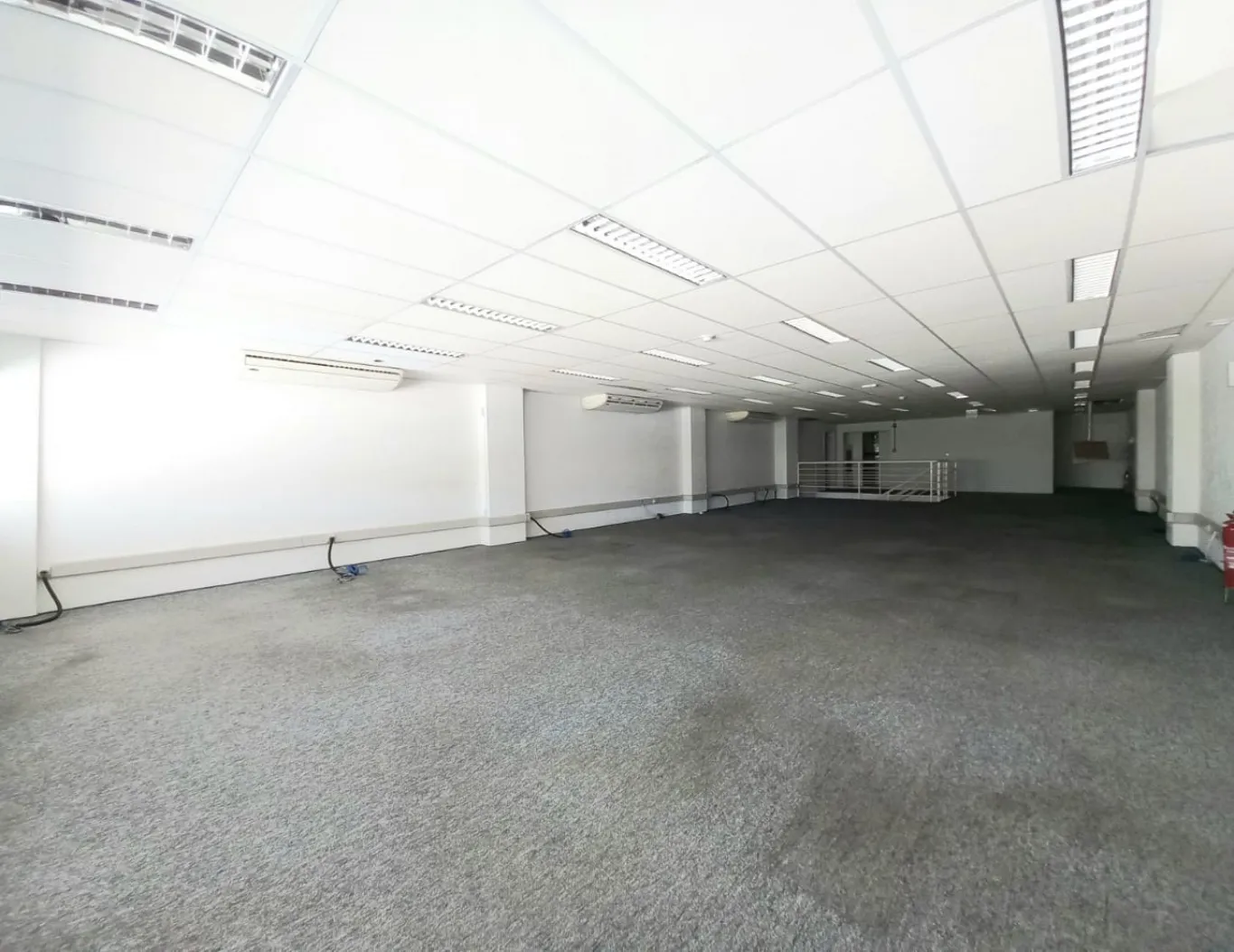 Sala Comercial Térrea no Shopping no bairro Centro em Blumenau — foto 3