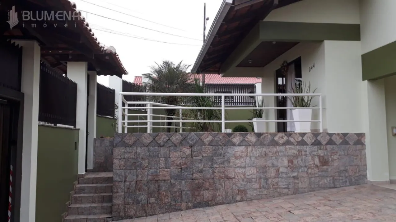 Belíssima residência no bairro Água Verde — foto 2