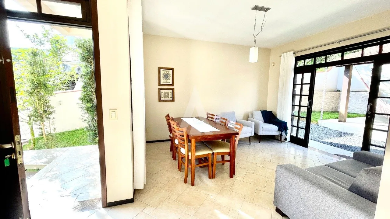 Casa com 3 suíte(s) à venda no bairro Santo Antônio em Joinville, por R$ 948.000,00 — foto 2