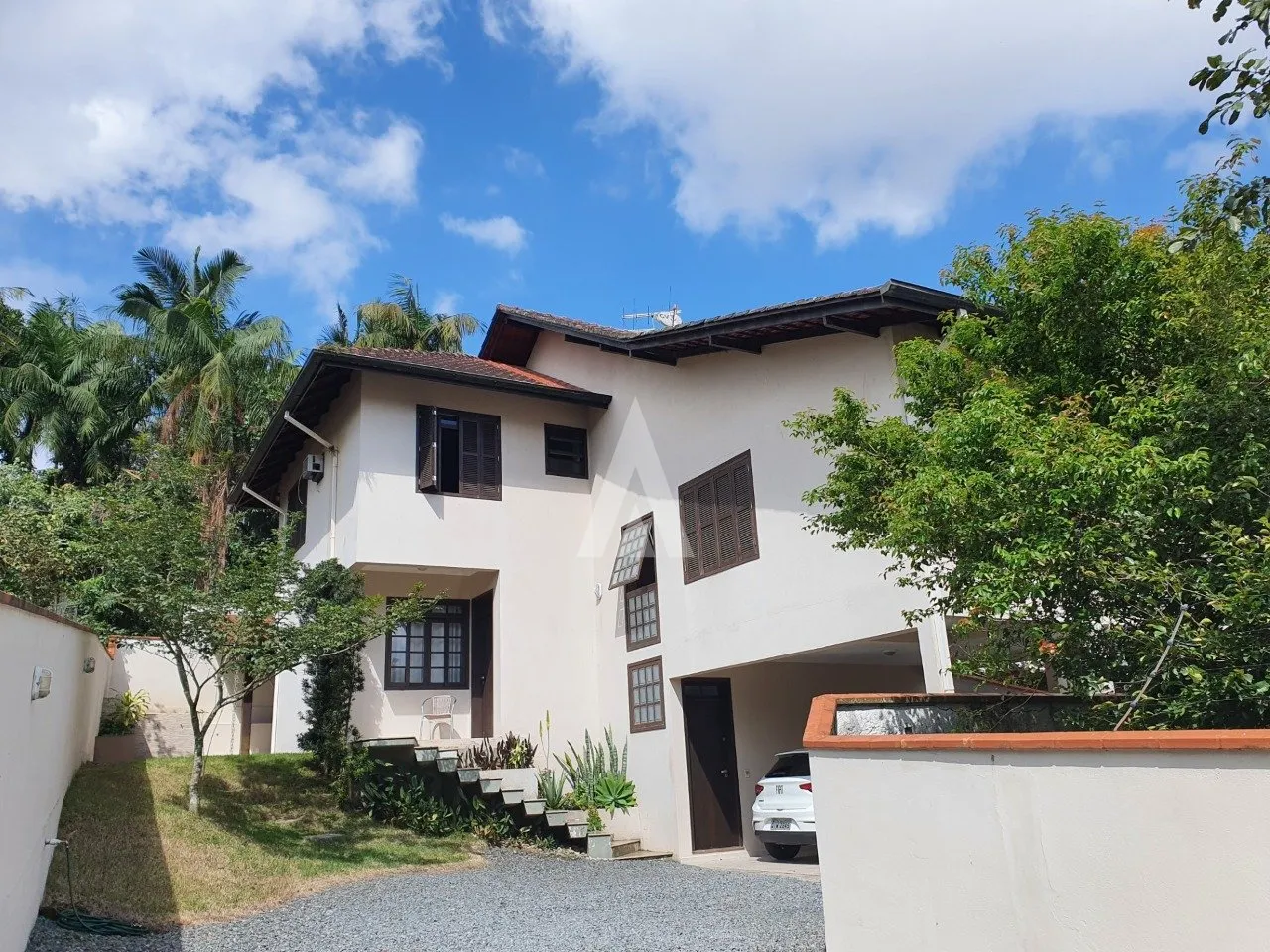 Casa com 3 suíte(s) à venda no bairro Santo Antônio em Joinville, por R$ 948.000,00 - foto 1