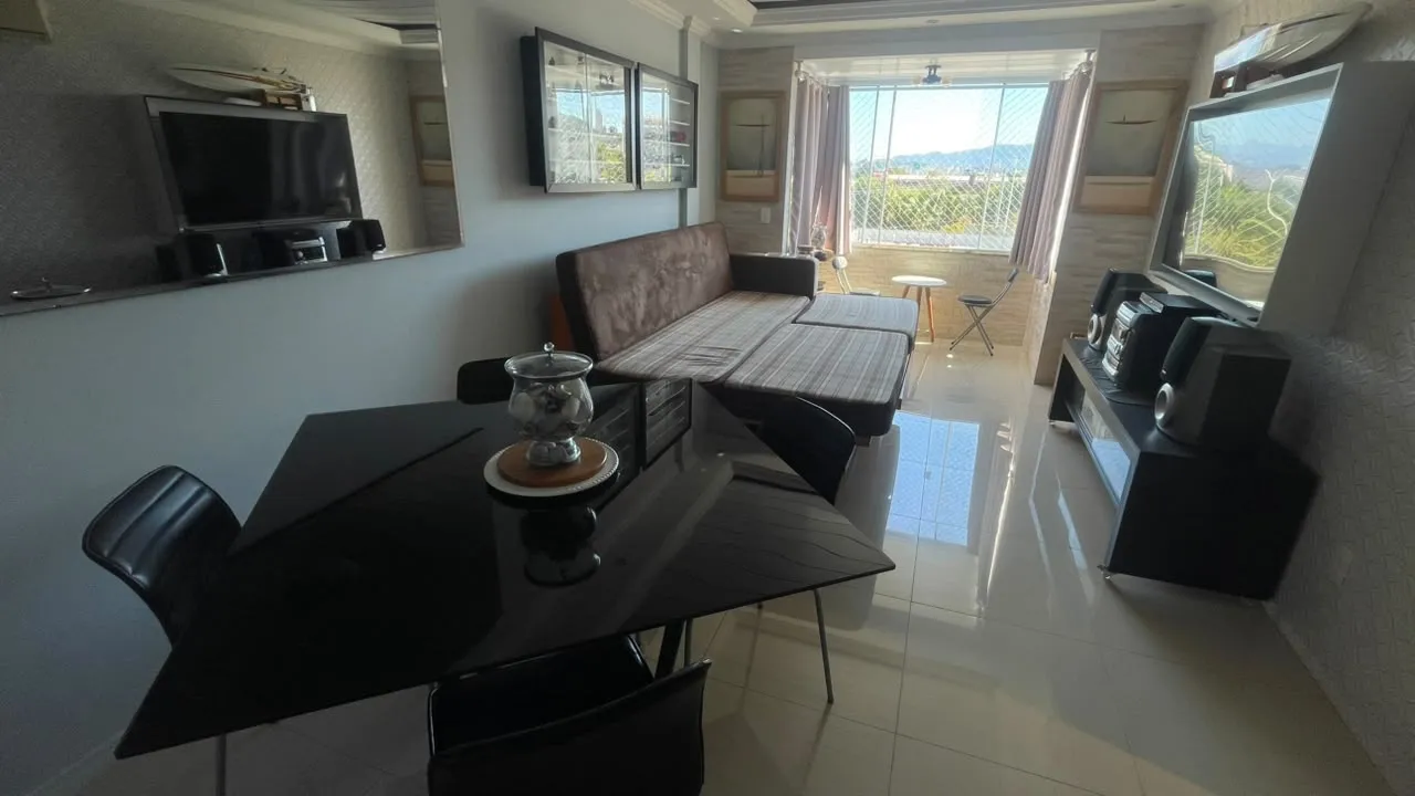 Apartamento à venda com 3 quartos, 1 vaga, 74m² na Avenida Governador Ivo Silveira no Capoeiras, Florianópolis