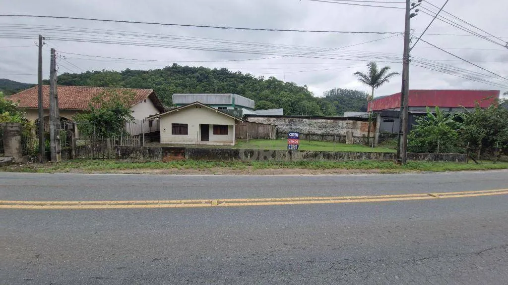 Casa em terreno Comercial com 3 dormitórios à venda, 2 m por R$ 590.000 - Belchior Central - Gaspar/SC - foto 1
