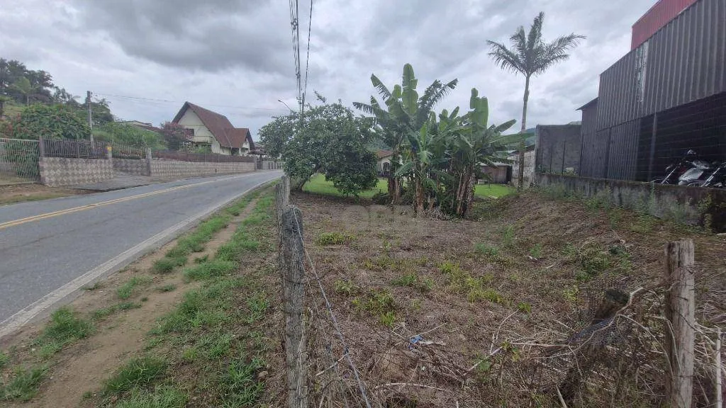 Casa em terreno Comercial com 3 dormitórios à venda, 2 m por R$ 590.000 - Belchior Central - Gaspar/SC — foto 2