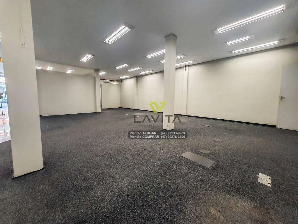 Ampla loja comercial em ponto estratégico na cidade de Blumenau. Grande fluxo de veículos e pedestres. / La Vita Imoveis — foto 2