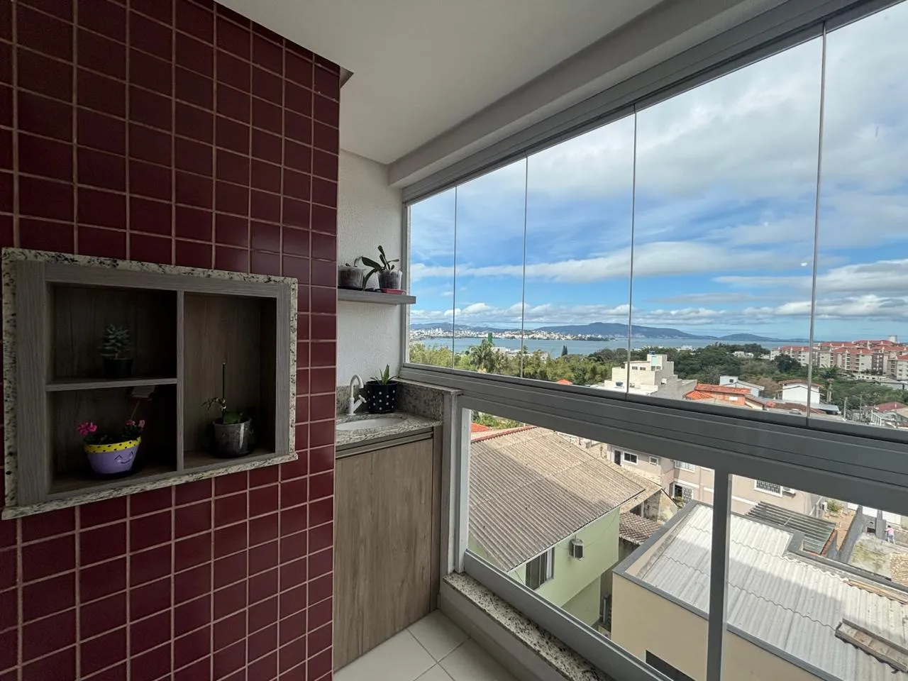 Apartamento à venda com 3 quartos, sendo 1 suíte, 2 vagas, 80m² na Rua José Lino Kretzer no Centro, São José