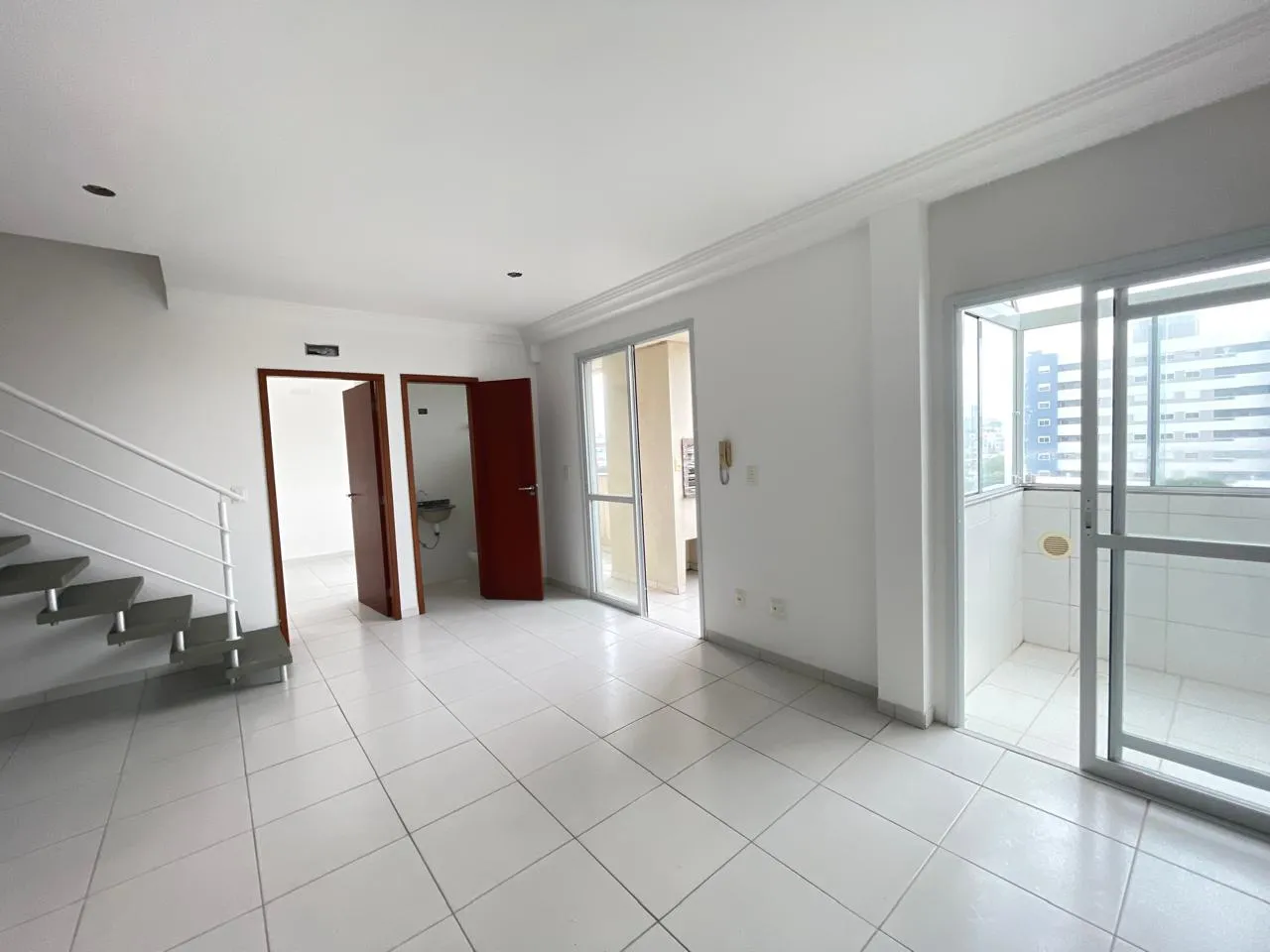 Apartamento à venda com 3 quartos, sendo 3 suítes, 2 vagas, 98m² na Rua Joaquim Nabuco no Capoeiras, Florianópolis