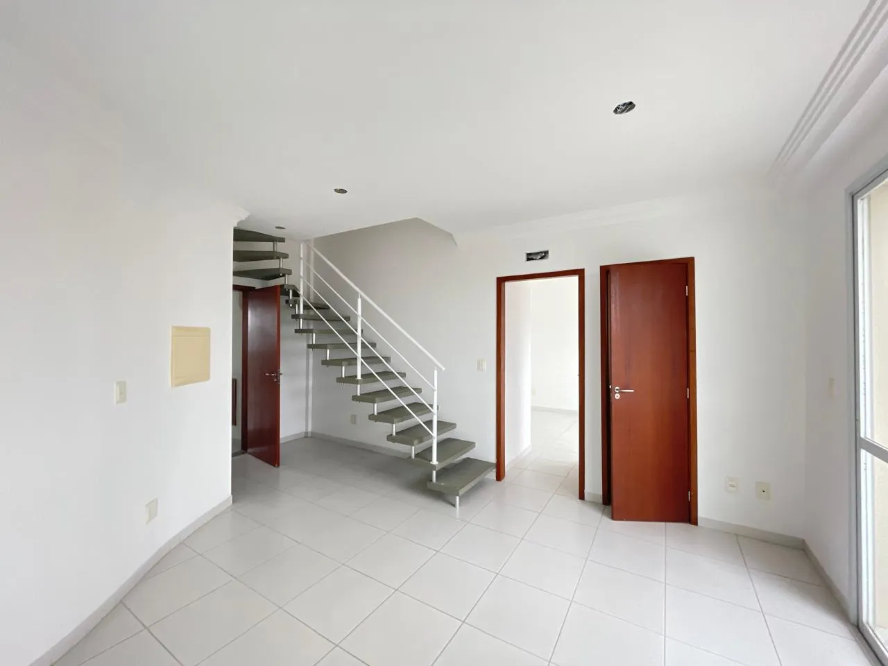 Apartamento à venda com 3 quartos, sendo 3 suítes, 2 vagas, 98m² na Rua Joaquim Nabuco no Capoeiras, Florianópolis
